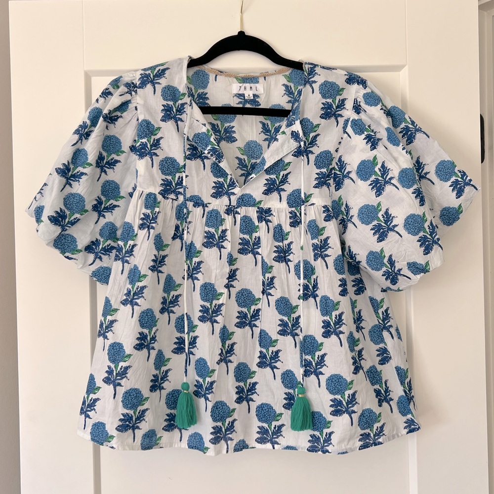 THML hydrangea blouse. Size M. EUC.
